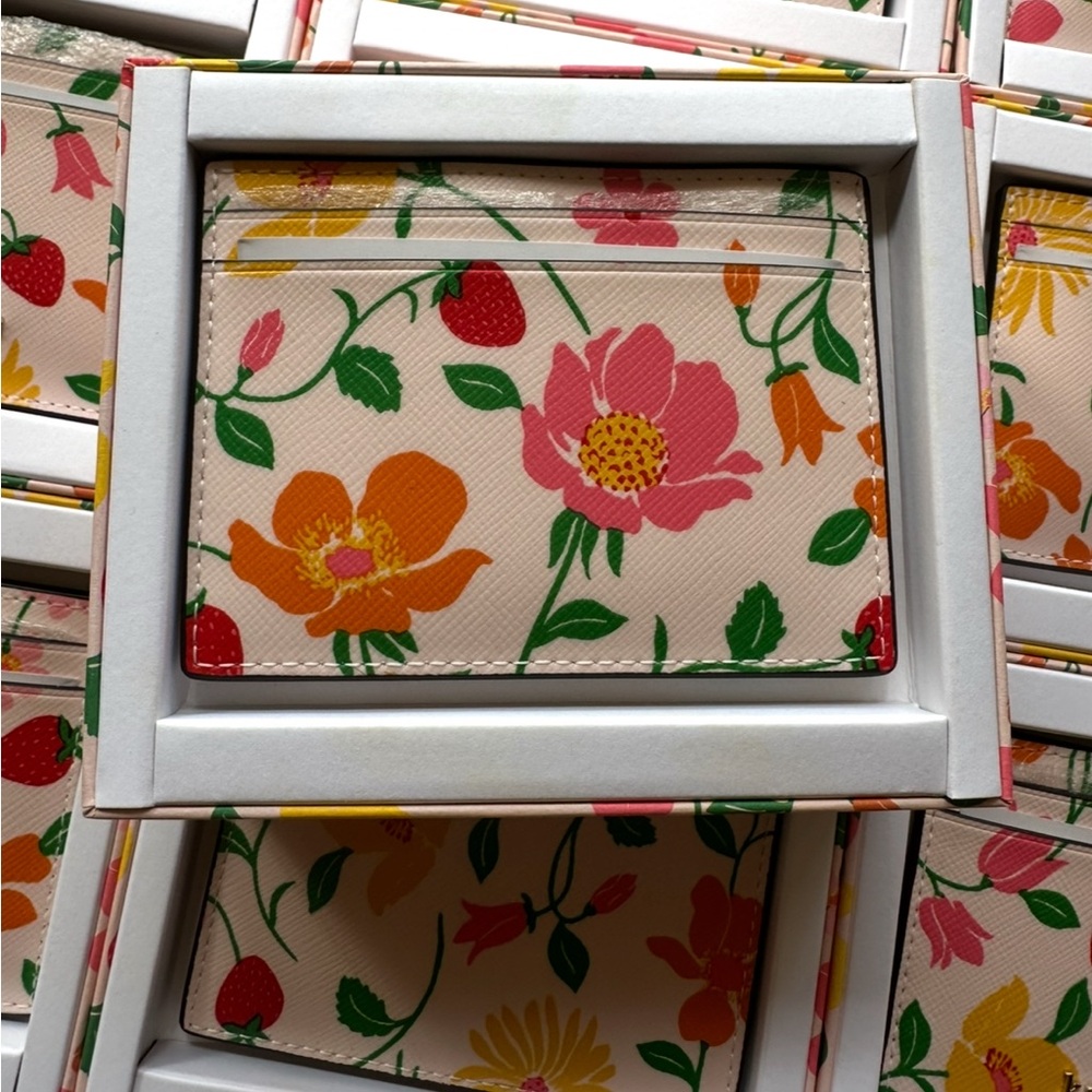 ❤️❤️❤️Kate Spade Floral Card Holder❤️❤️❤️ - Picture 3 of 4